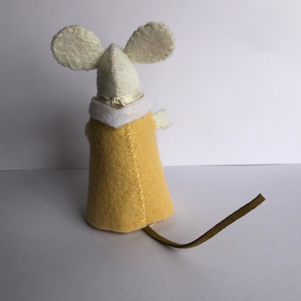 Mother felt Mouse art doll butter yellow dress pendant hand-sewn Handmade gift - Picture 5 of 8